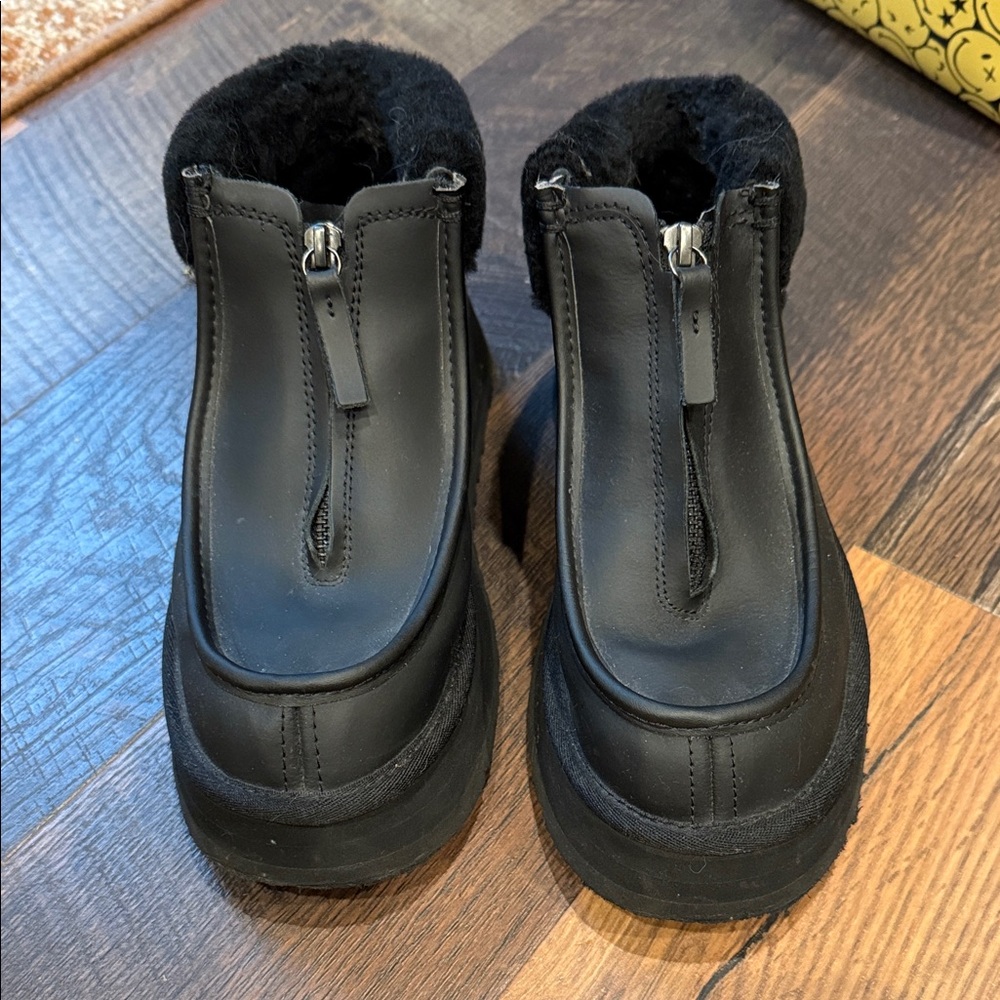 Ugg Black Leather Ankle Boots with Zipper taz 7